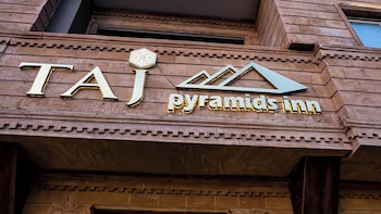 taj pyramids view inn