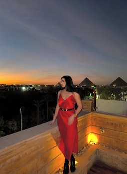 taj pyramids view inn