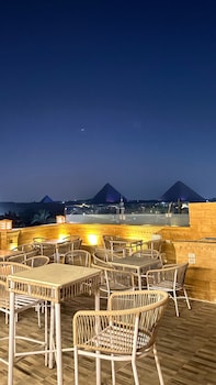 taj pyramids view inn