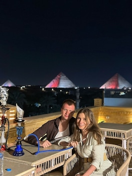 taj pyramids view inn