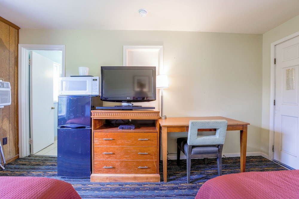 relax inn by oyo natural bridge i 81
