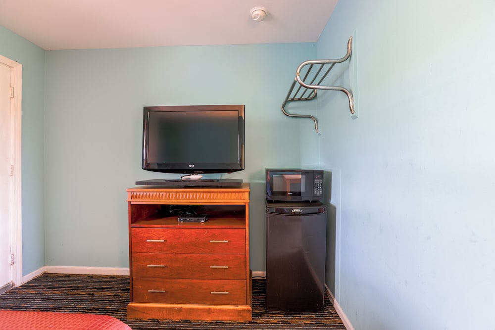 relax inn by oyo natural bridge i 81