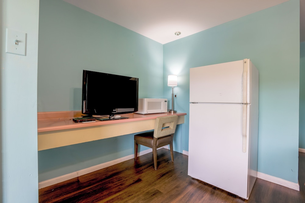 relax inn by oyo natural bridge i 81