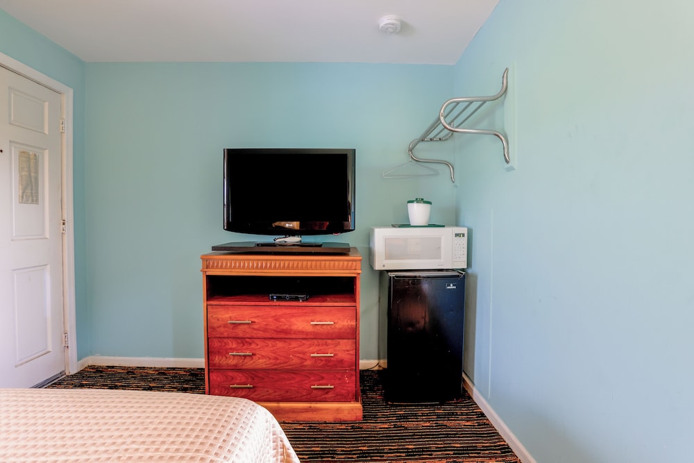 relax inn by oyo natural bridge i 81