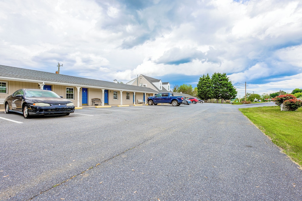 relax inn by oyo natural bridge i 81