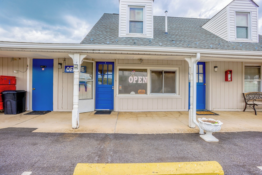 relax inn by oyo natural bridge i 81