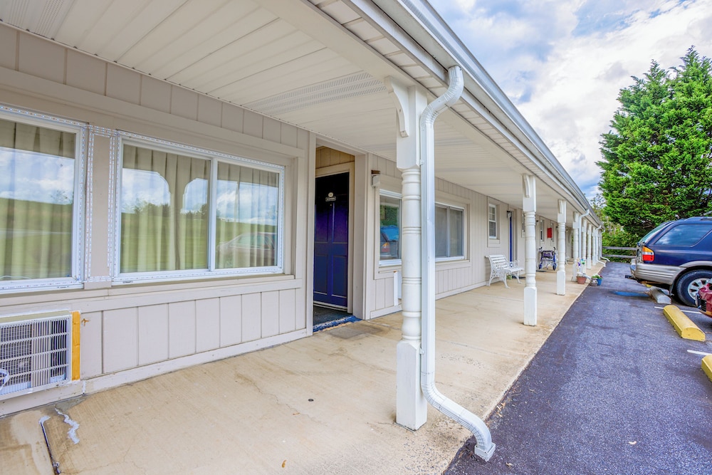 relax inn by oyo natural bridge i 81
