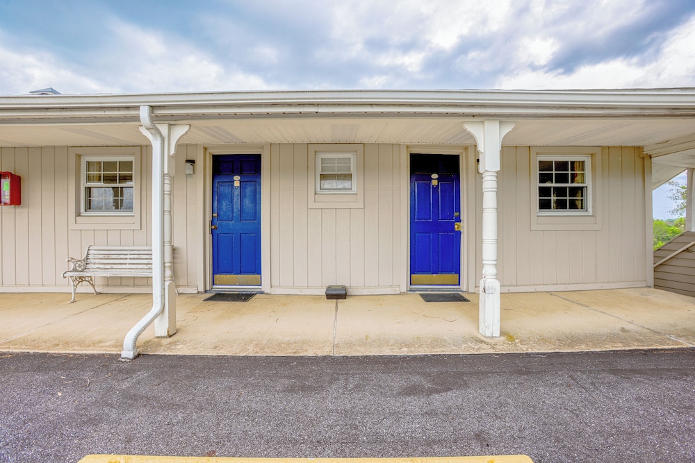 relax inn by oyo natural bridge i 81