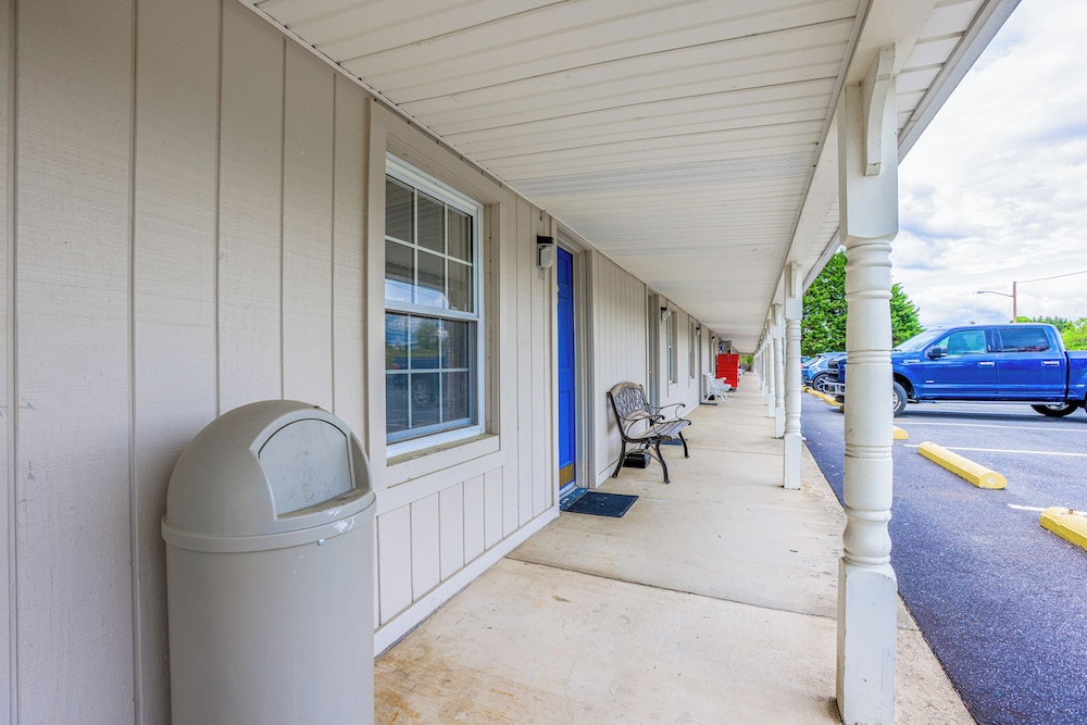 relax inn by oyo natural bridge i 81