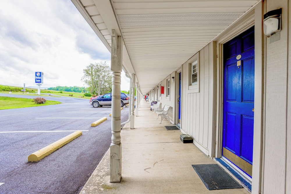 relax inn by oyo natural bridge i 81