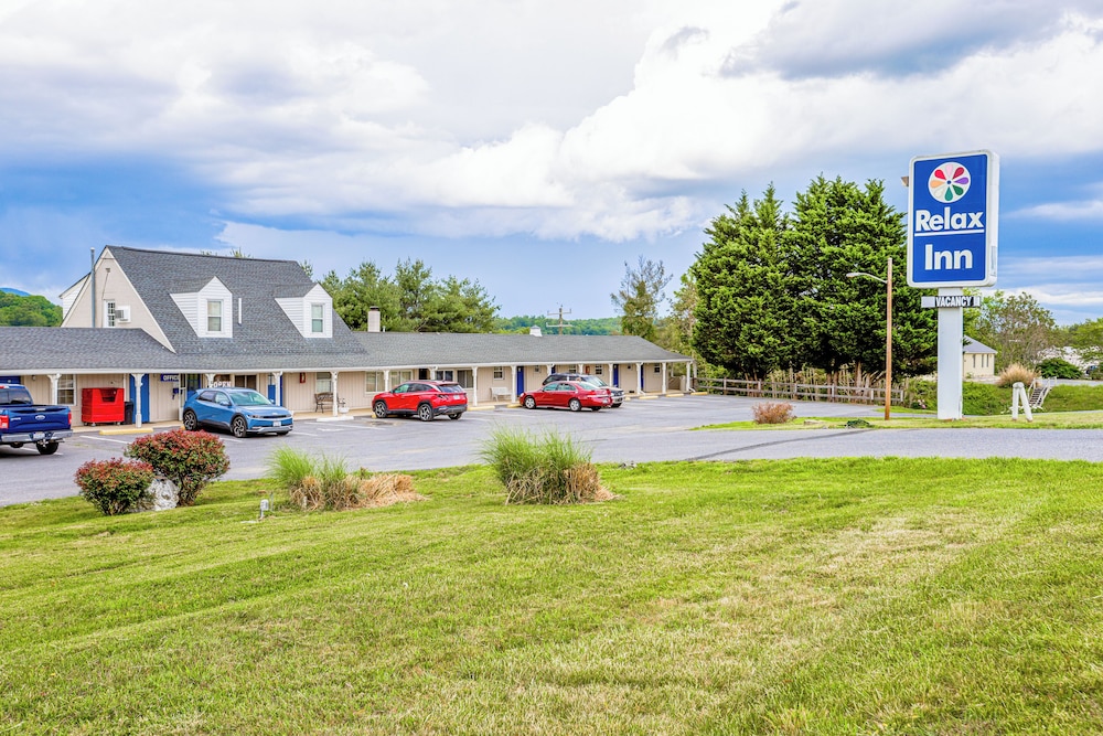 relax inn by oyo natural bridge i 81