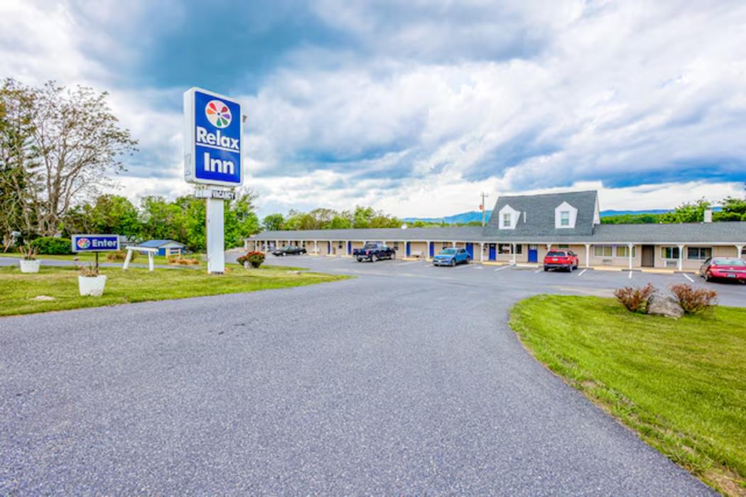 relax inn by oyo natural bridge i 81