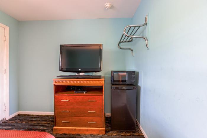 relax inn by oyo natural bridge i 81