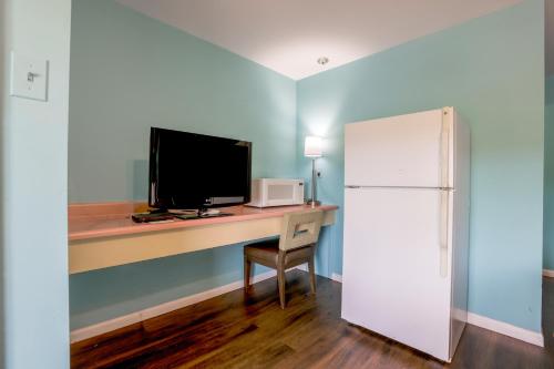 relax inn by oyo natural bridge i 81