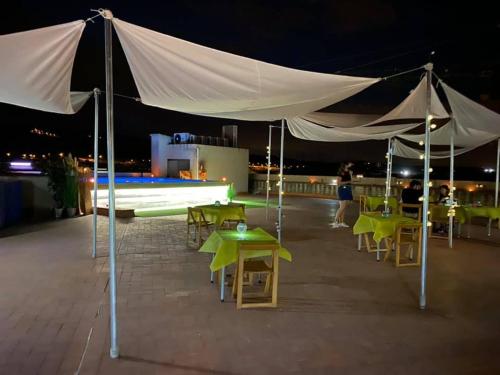 hotel fonda neus