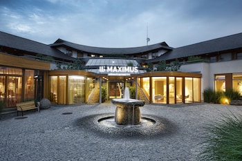 maximus resort