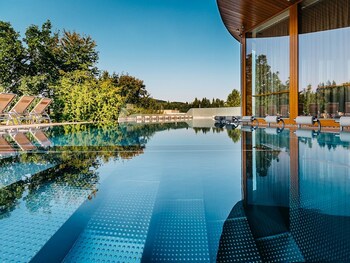 maximus resort