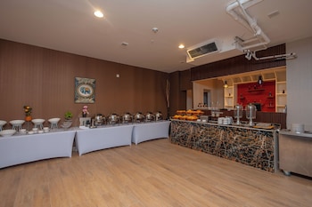 grand continent hotel dubai