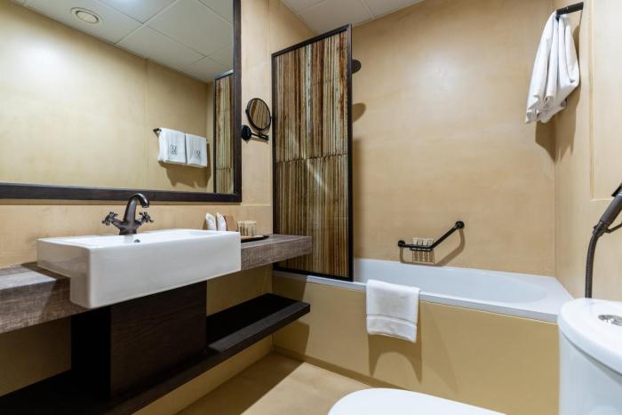 the luxe retreat hotel apartments