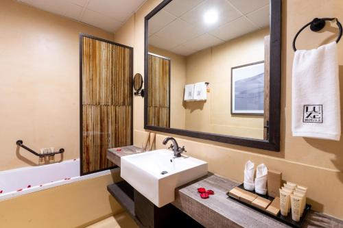 the luxe retreat hotel apartments