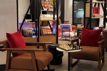 Moxy Atlanta Downtown,,2 star
