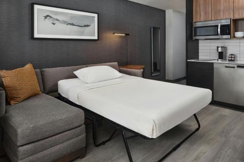 apiary hotel belleview station