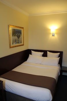 saint cyr etoile hotel