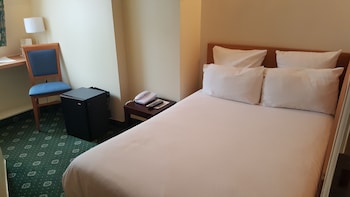 saint cyr etoile hotel