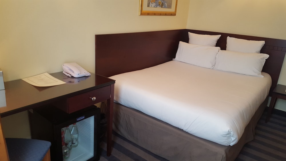 saint cyr etoile hotel