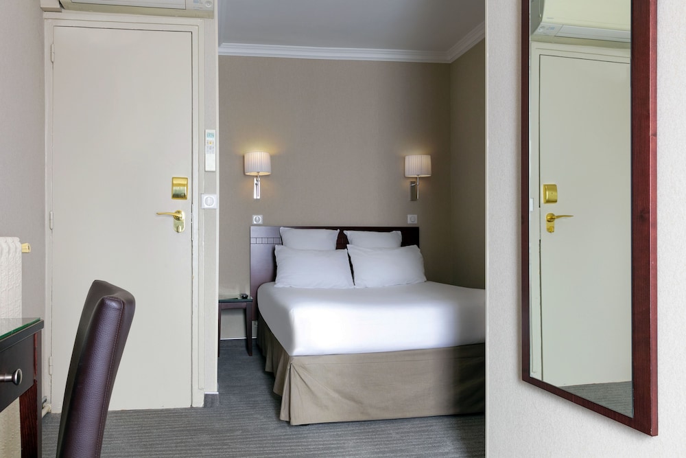 saint cyr etoile hotel