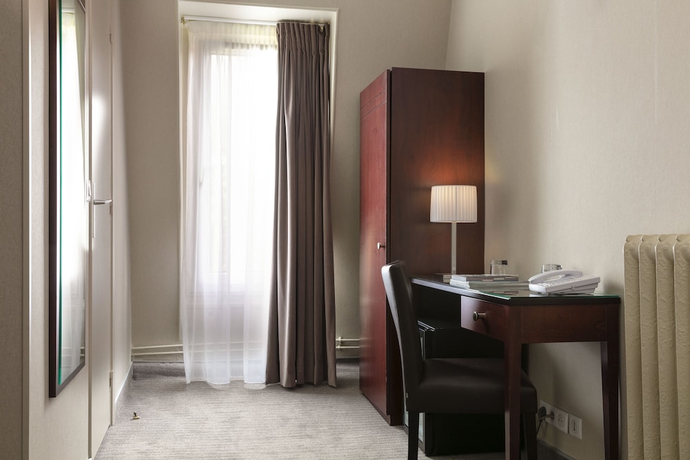 saint cyr etoile hotel