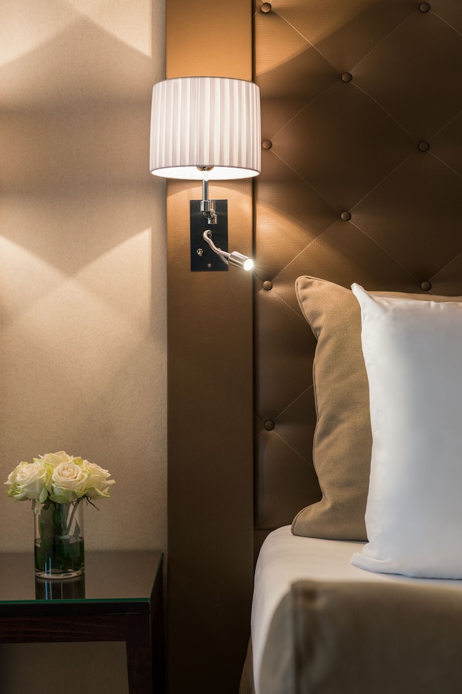 saint cyr etoile hotel