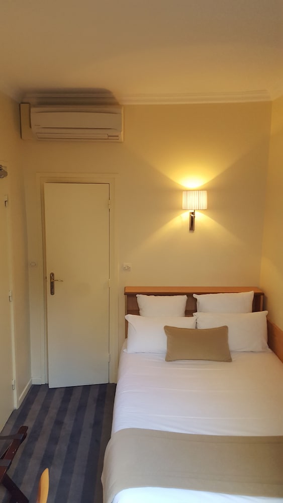 saint cyr etoile hotel