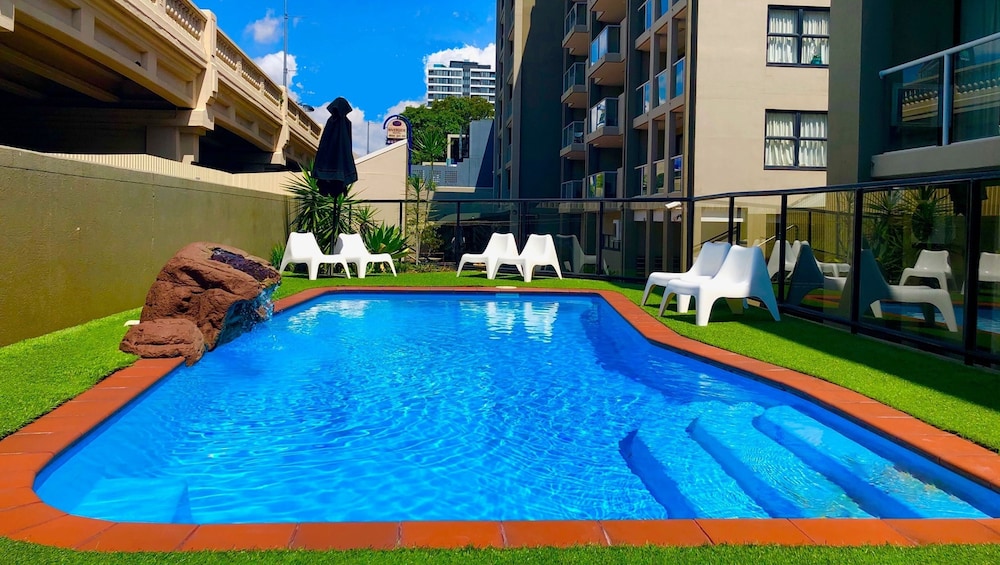 riverside hotel southbank