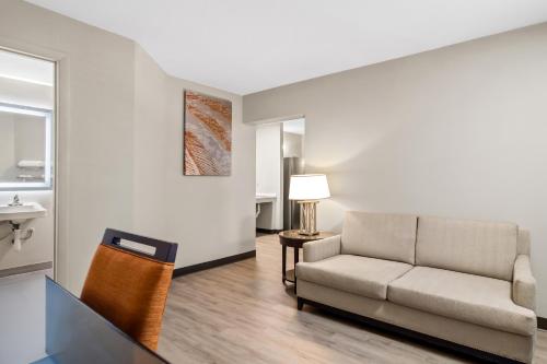 suburban studios orange park jacksonville near naval air station