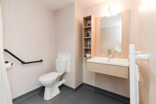 quality aparthotel st berthevin laval