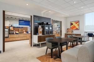 holiday inn express and suites miami intl airport 36th st by ihg