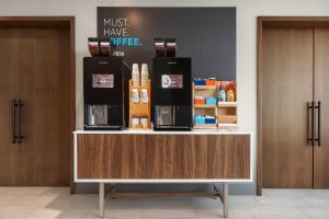 holiday inn express and suites overland park south