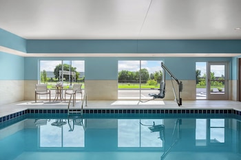 Holiday Inn Express & Suites Overland Park South,,3 star