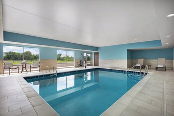 Holiday Inn Express & Suites Overland Park South,,3 star
