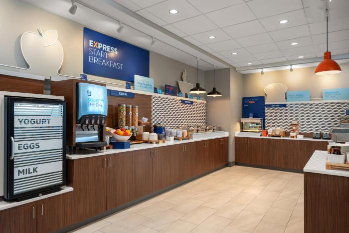 holiday inn express and suites overland park south