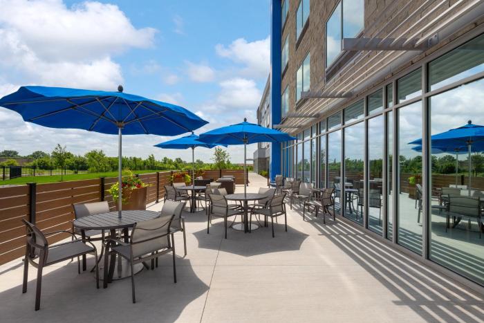 holiday inn express and suites overland park south