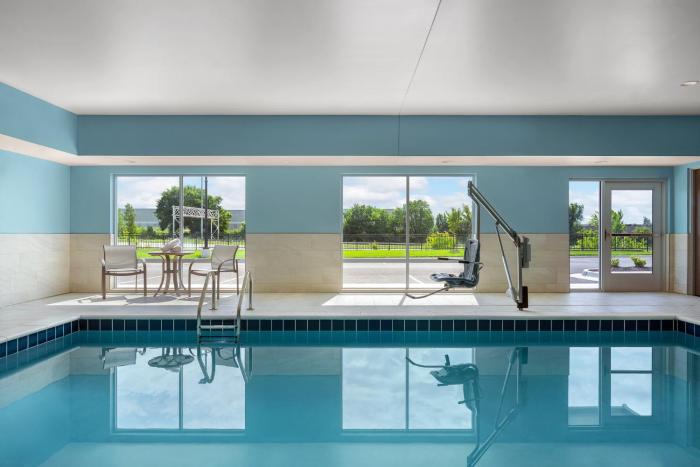 holiday inn express and suites overland park south