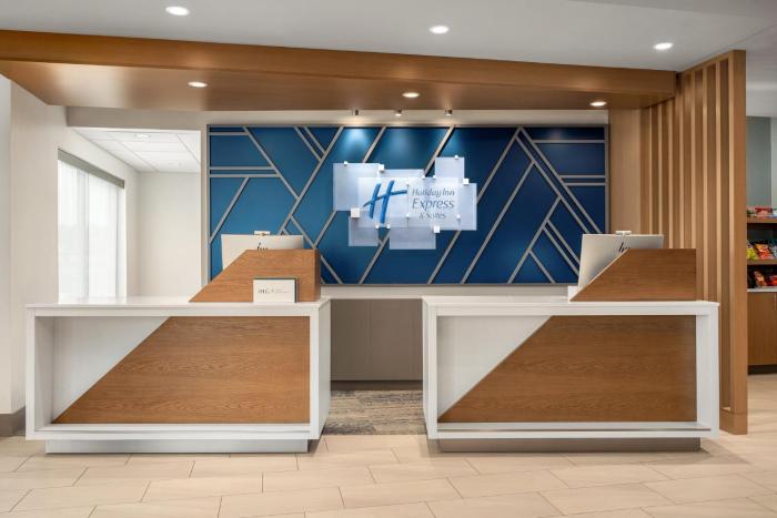 holiday inn express and suites overland park south