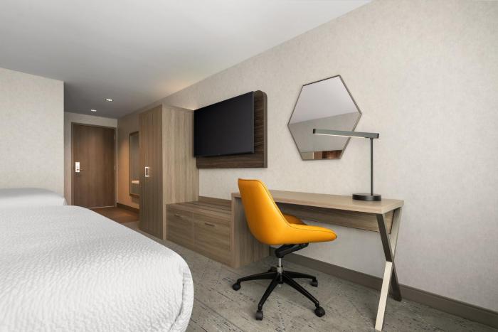 holiday inn express and suites overland park south