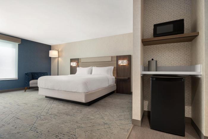 holiday inn express and suites overland park south