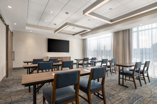 holiday inn express and suites overland park south