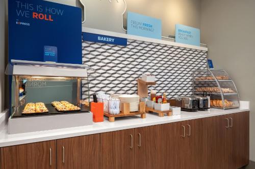 holiday inn express and suites overland park south