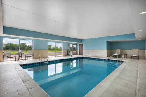 holiday inn express and suites overland park south