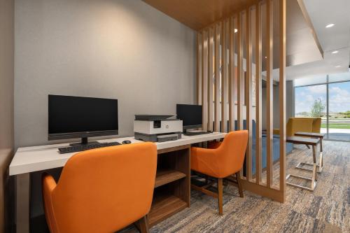 holiday inn express and suites overland park south